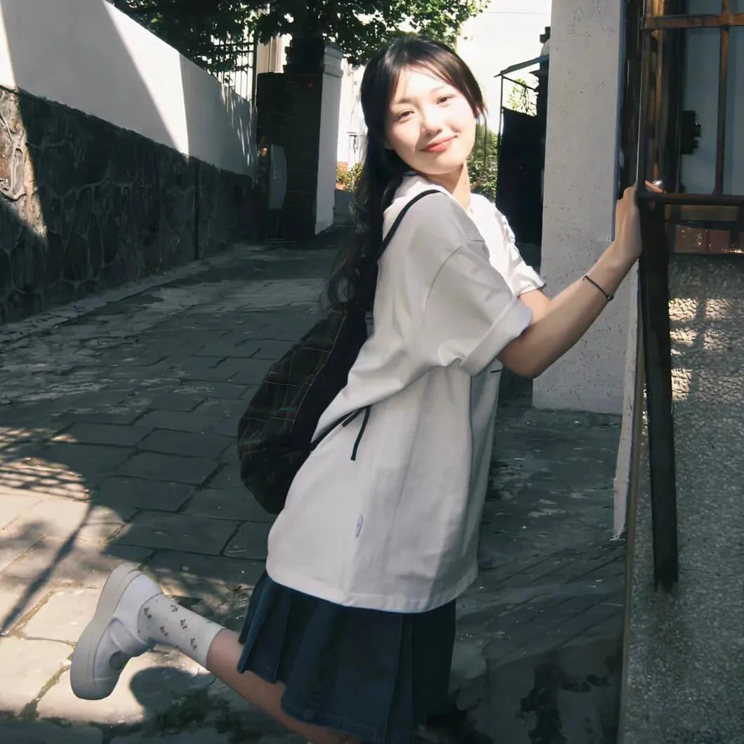 蓝色电影海报